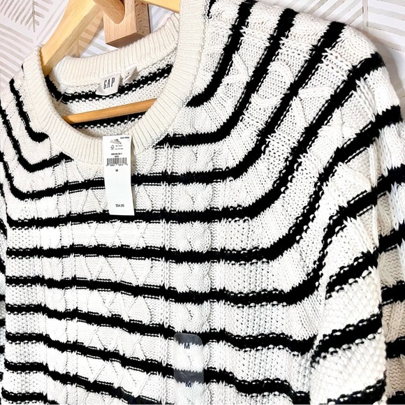 🔆 Gap Black & White Striped Cable-Knit Crewneck Sweater - Small NWT - Picture 3 of 5
